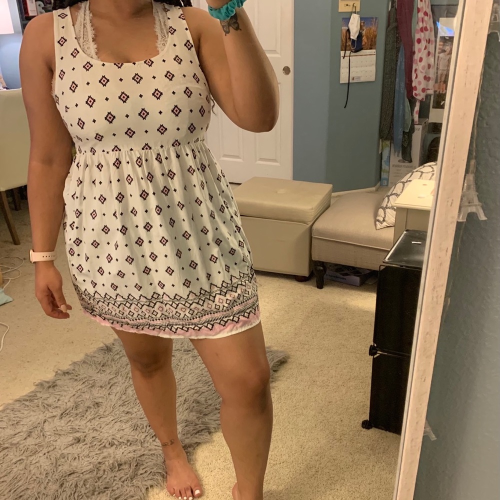 Patterned Dress - Picture 2 of 9